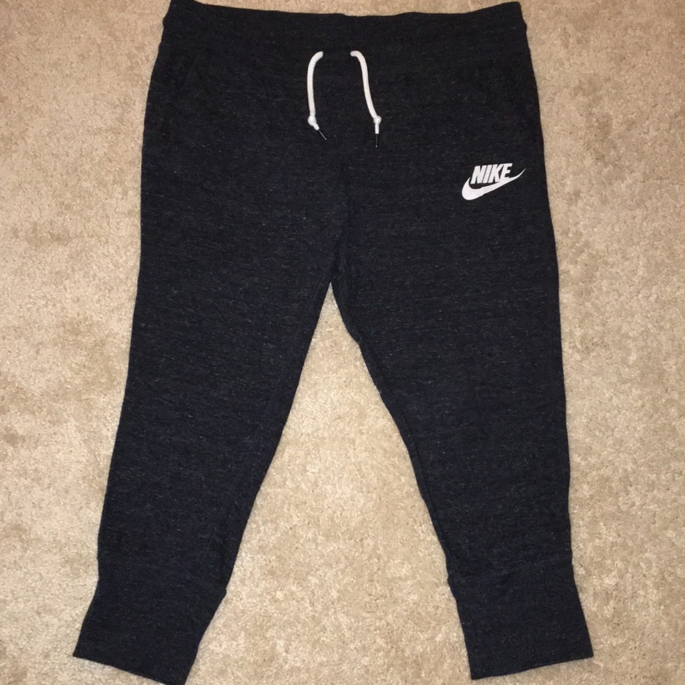 Nike Cropped Sweatpants